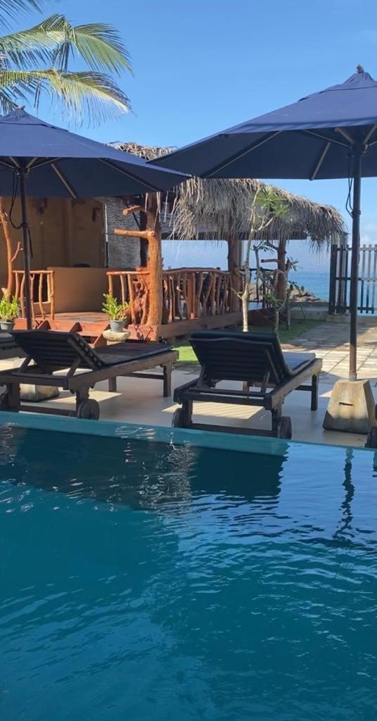 White Sand Villa - Beach Front Хиккадува Экстерьер фото